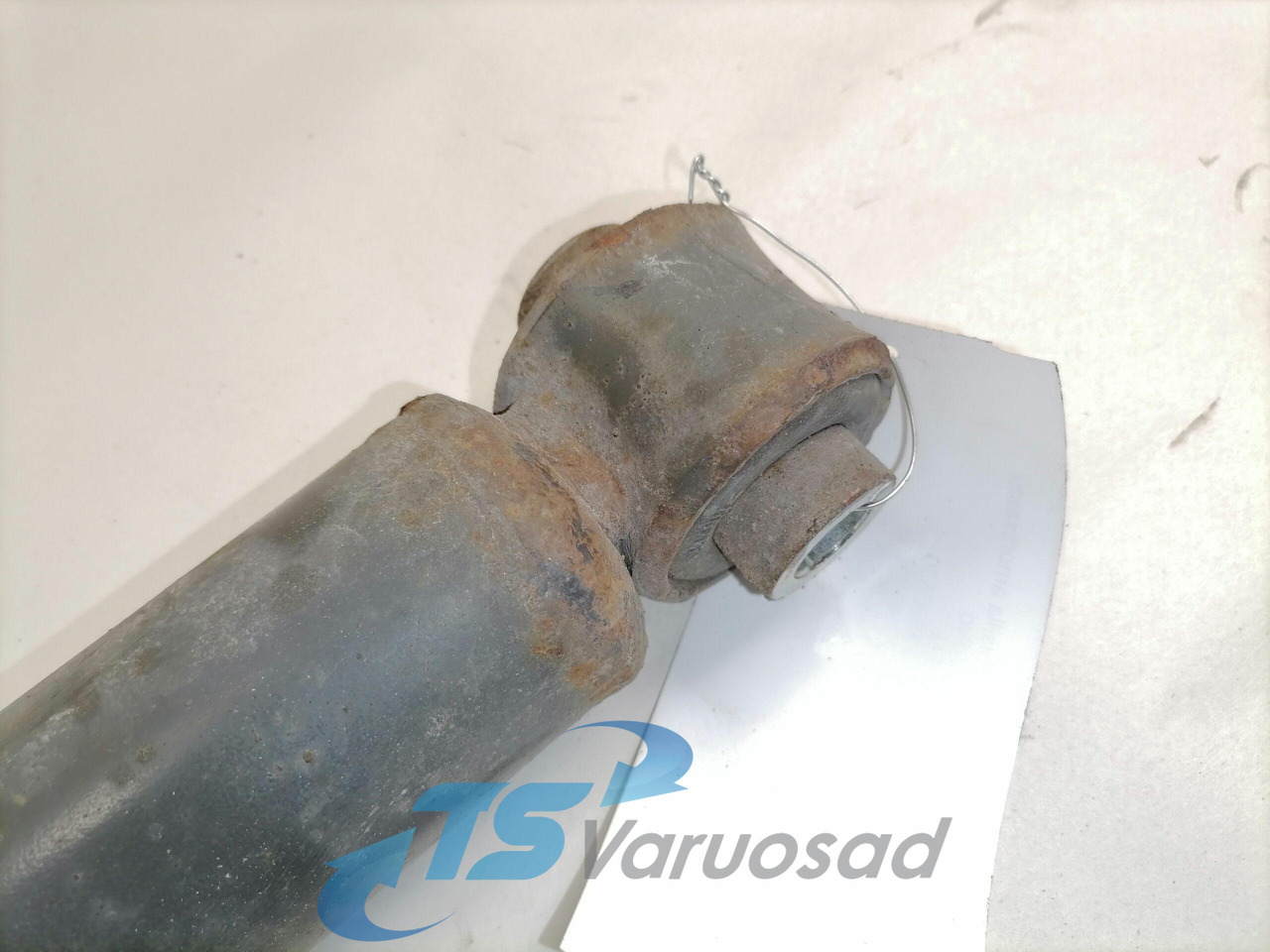 Volvo First axel shock absorber 21866530 - Stoßdämpfer für LKW: das Bild 3 Volvo First axel shock absorber 21866530 - Stoßdämpfer für LKW: das Bild 3