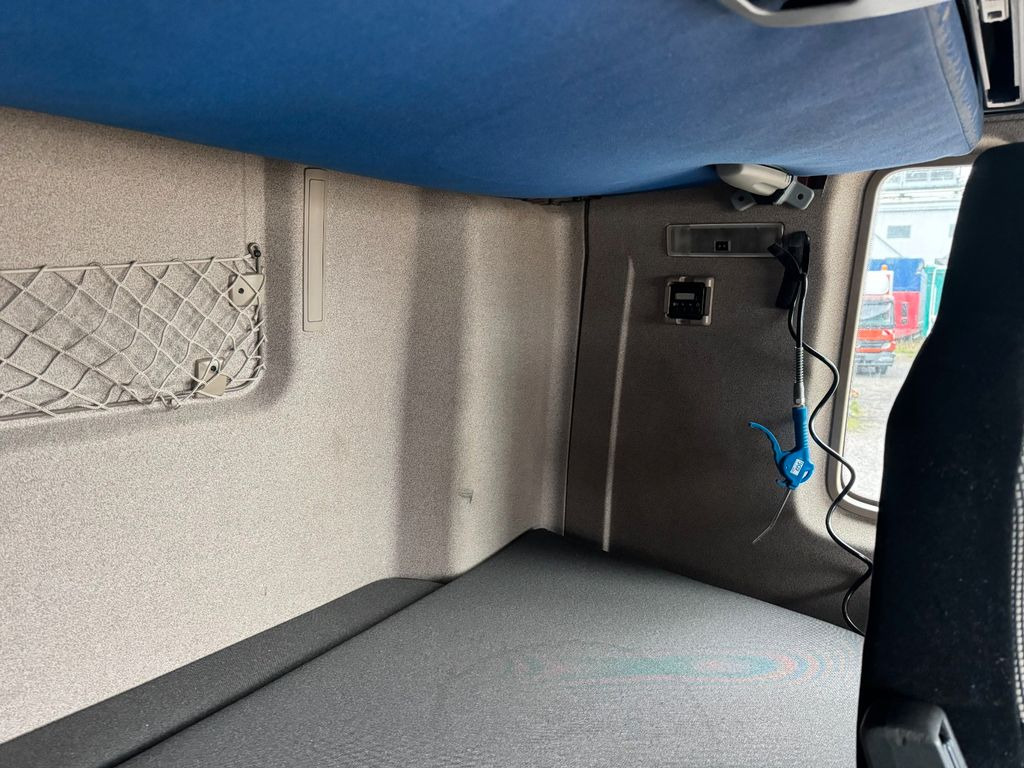 MAN 26.460 6X2 Retarder Klima Navigation guter Zust. MAN 26.460 6X2 Retarder Klima Navigation guter Zust. - Abrollkipper: das Bild 5 MAN 26.460 6X2 Retarder Klima Navigation guter Zust. MAN 26.460 6X2 Retarder Klima Navigation guter Zust. - Abrollkipper: das Bild 5