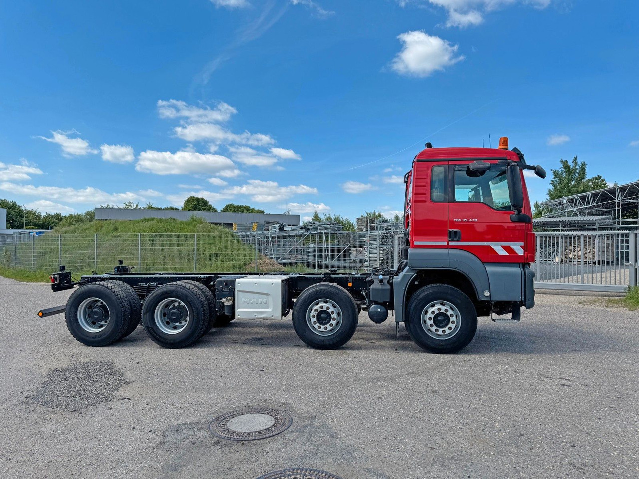 MAN 35.470 8X4 Kipperfahrgestell Reifen 12 X NEU Top - Kipper: das Bild 1 MAN 35.470 8X4 Kipperfahrgestell Reifen 12 X NEU Top - Kipper: das Bild 1