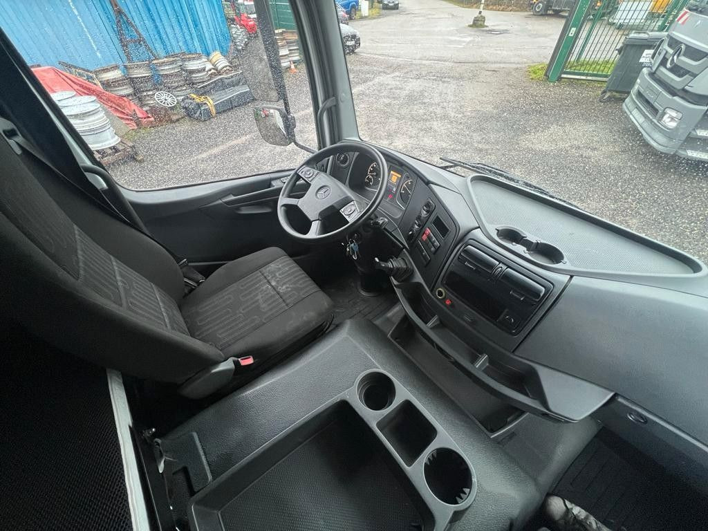 Mercedes-Benz 1324 4X2 Koffer Plane 6 to. Hebebühne Mercedes-Benz 1324 4X2 Koffer Plane 6 to. Hebebühne - Koffer LKW: das Bild 2 Mercedes-Benz 1324 4X2 Koffer Plane 6 to. Hebebühne Mercedes-Benz 1324 4X2 Koffer Plane 6 to. Hebebühne - Koffer LKW: das Bild 2