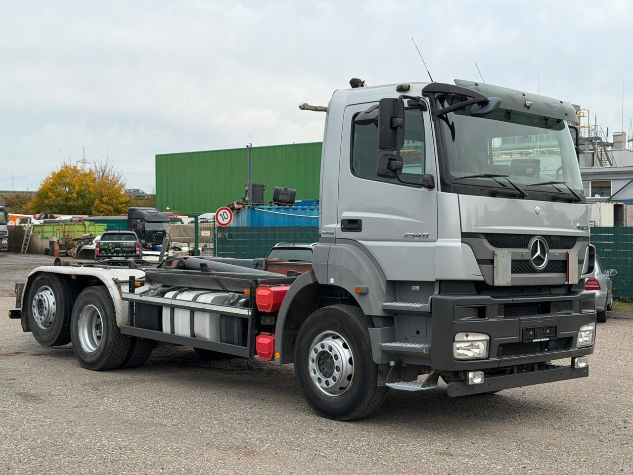 Abrollkipper Mercedes-Benz 2540 L 6x2 Palfinger T20 mit hydr. Containerverr: das Bild 6