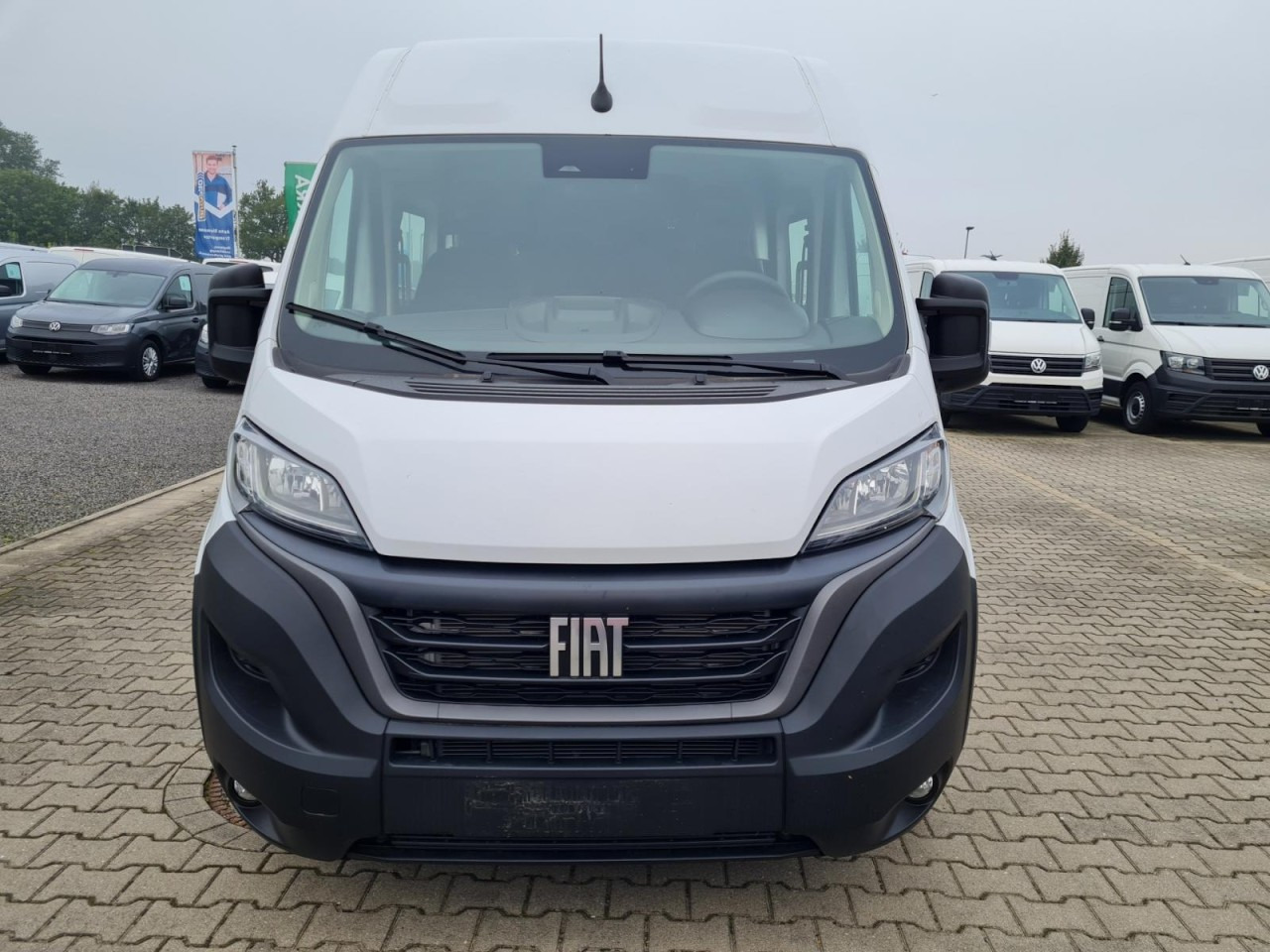 Fiat Ducato 35 Kombi Doka 7-Sitze 2x Schiebetür Maxi L2H2 - Kleinbus, Personentransporter: das Bild 2 Fiat Ducato 35 Kombi Doka 7-Sitze 2x Schiebetür Maxi L2H2 - Kleinbus, Personentransporter: das Bild 2