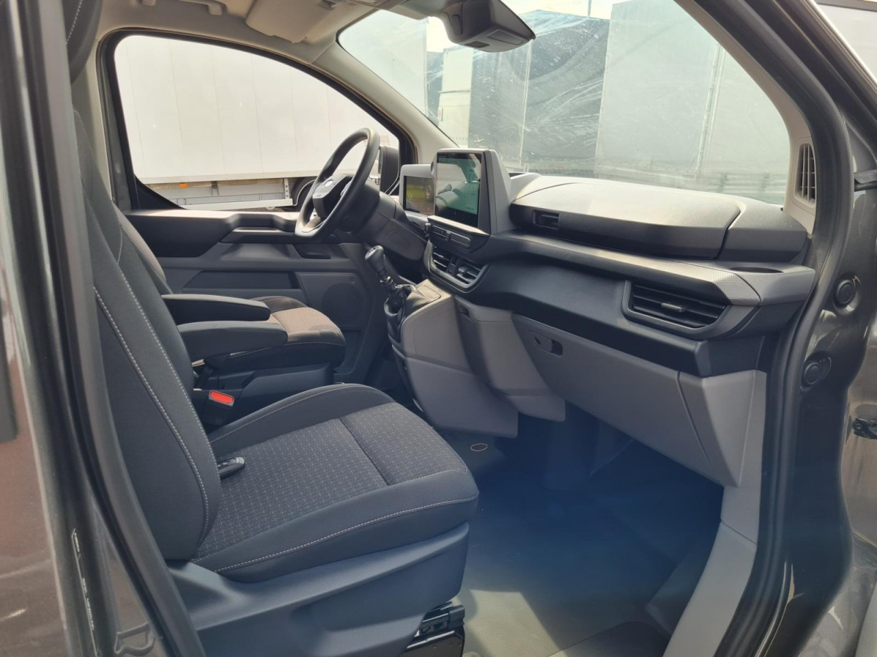 Kleintransporter, Transporter mit Doppelkabine Ford Custom Kasten 320 L2 Trend Doka 5-Sitze KAMERA TEMPO: das Bild 12 Kleintransporter, Transporter mit Doppelkabine Ford Custom Kasten 320 L2 Trend Doka 5-Sitze KAMERA TEMPO: das Bild 12