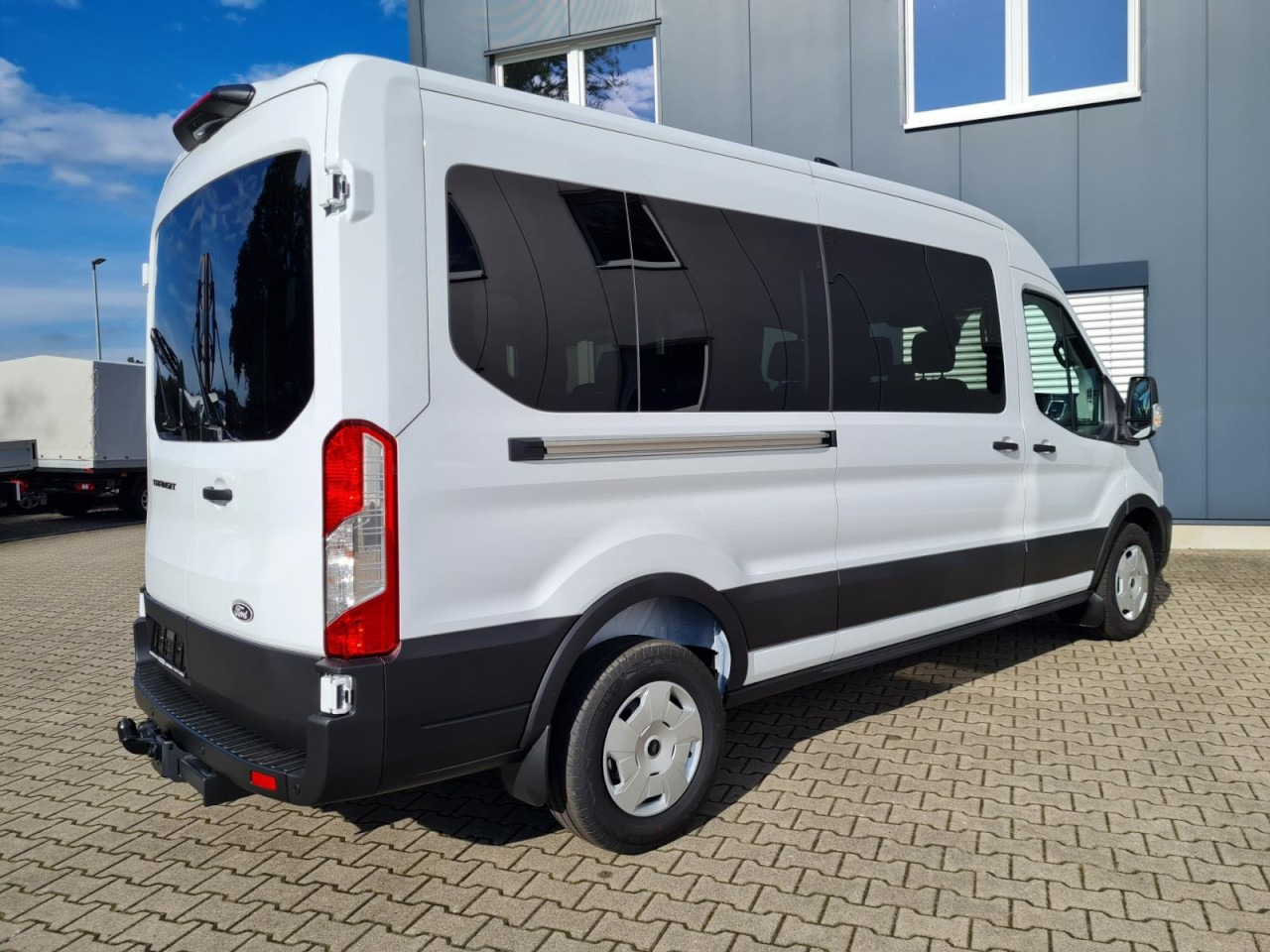 Ford Transit 350 Kombi TDCi L3 Trend 9 Sitzer AUTOMATIK - Kleinbus, Personentransporter: das Bild 4 Ford Transit 350 Kombi TDCi L3 Trend 9 Sitzer AUTOMATIK - Kleinbus, Personentransporter: das Bild 4