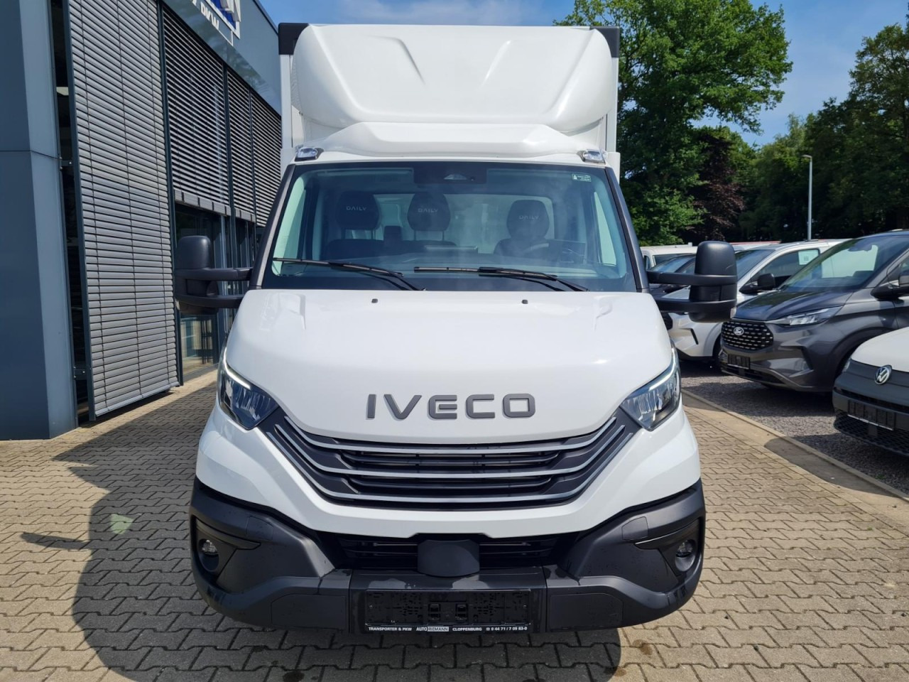 Iveco DAILY 35S18 Koffer Automatik ALU KAMERA NAVI TEMPOMAT - Koffer Transporter: das Bild 2 Iveco DAILY 35S18 Koffer Automatik ALU KAMERA NAVI TEMPOMAT - Koffer Transporter: das Bild 2