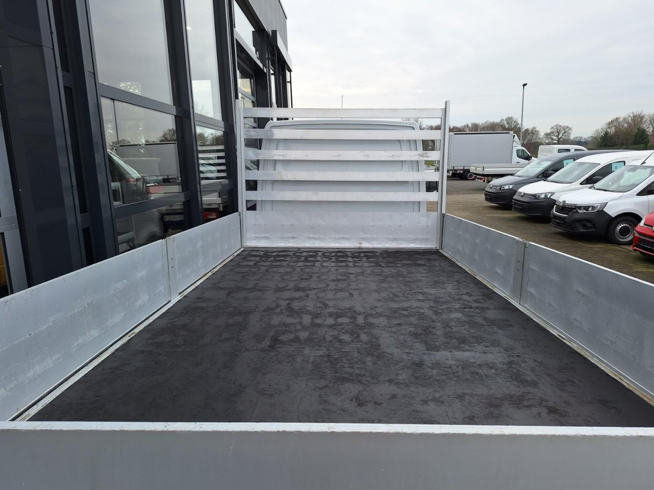 Mercedes-Benz Sprinter 317 CDI Pritsche L4 RWD AHK KLIMA TEMPOMAT - Pritschenwagen: das Bild 3 Mercedes-Benz Sprinter 317 CDI Pritsche L4 RWD AHK KLIMA TEMPOMAT - Pritschenwagen: das Bild 3