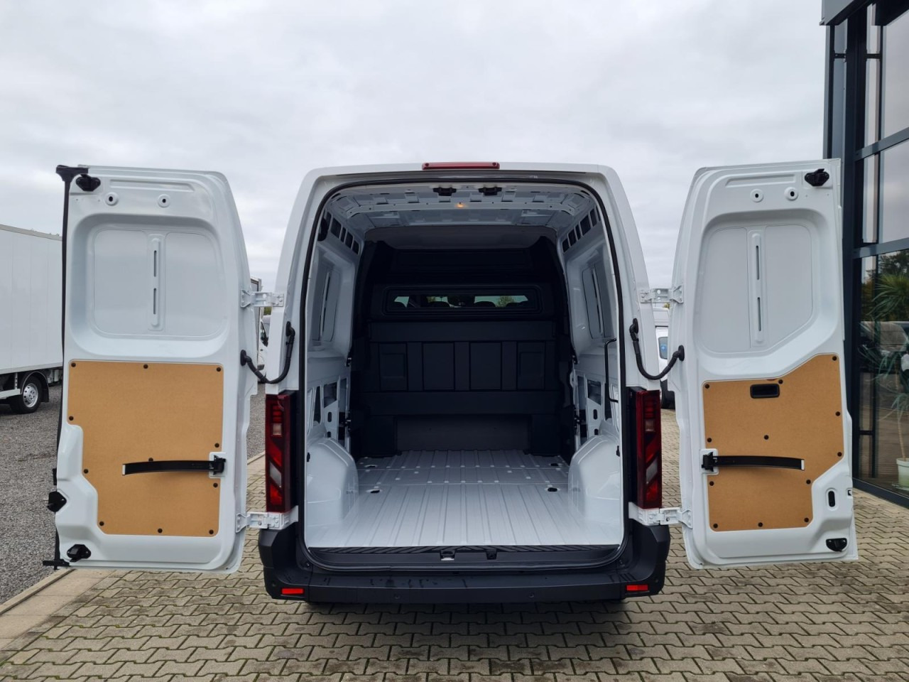 Renault Master 35 Kasten dCi Doka L3H2 KLIMA TEMPOMAT - Transporter mit Doppelkabine: das Bild 5 Renault Master 35 Kasten dCi Doka L3H2 KLIMA TEMPOMAT - Transporter mit Doppelkabine: das Bild 5