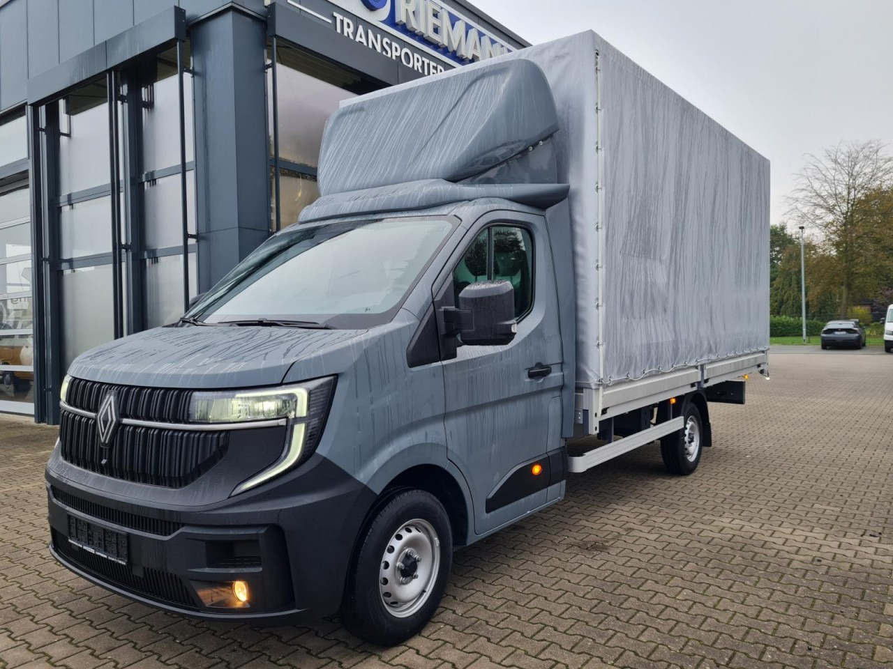 Renault Master Pritsche Schiebe Plane 10 Pal. LUFTFEDERUNG - Transporter mit Plane: das Bild 2 Renault Master Pritsche Schiebe Plane 10 Pal. LUFTFEDERUNG - Transporter mit Plane: das Bild 2