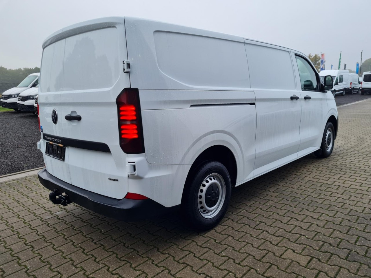 Volkswagen T7 Transporter Kasten TDI 4Motion LR L2H1 LED AUTOM. - Kleintransporter: das Bild 4 Volkswagen T7 Transporter Kasten TDI 4Motion LR L2H1 LED AUTOM. - Kleintransporter: das Bild 4