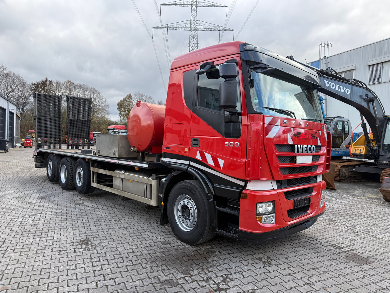 Iveco 4-Achs Baumaschinentransporter hydr. Rampe - Autotransporter LKW: das Bild 3 Iveco 4-Achs Baumaschinentransporter hydr. Rampe - Autotransporter LKW: das Bild 3