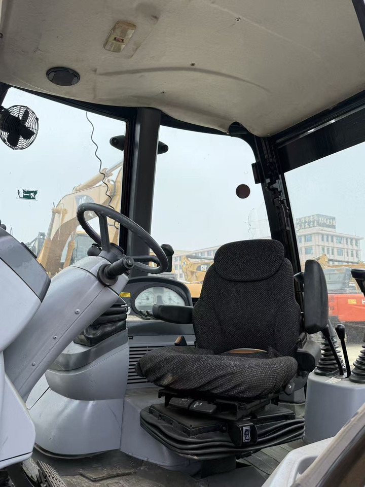 CAT 420F - Baggerlader: das Bild 5 CAT 420F - Baggerlader: das Bild 5