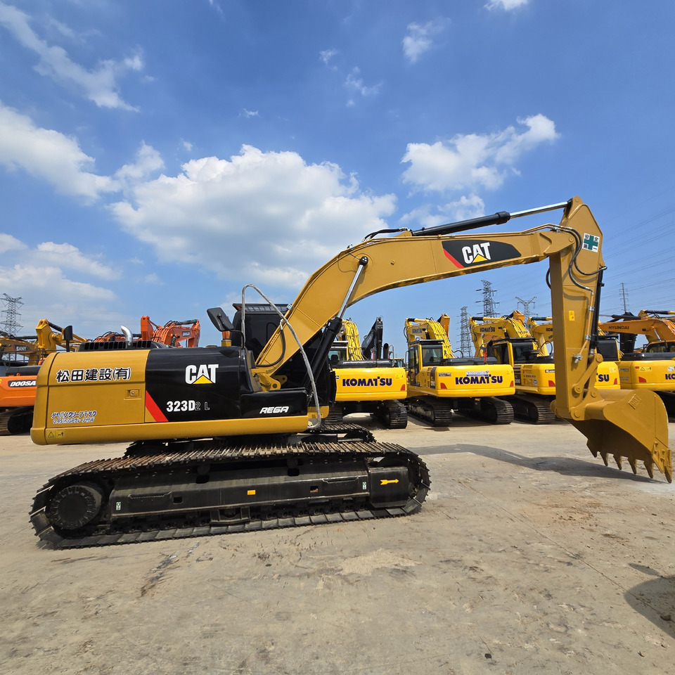 CATERPILLAR 323D2L - Bagger: das Bild 1 CATERPILLAR 323D2L - Bagger: das Bild 1