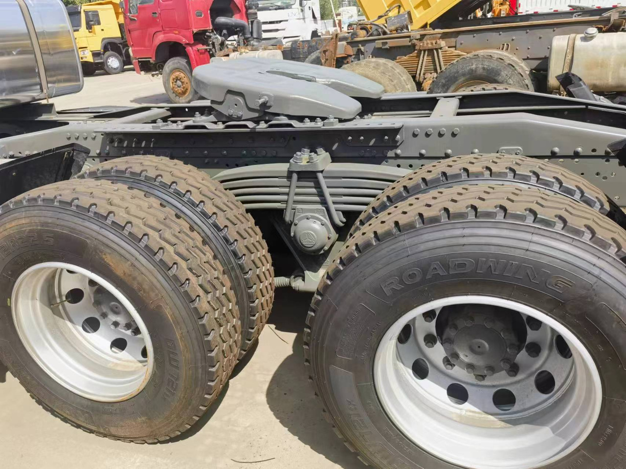 Sinotruk HOWO 375 tractor - Minidumper: das Bild 3 Sinotruk HOWO 375 tractor - Minidumper: das Bild 3