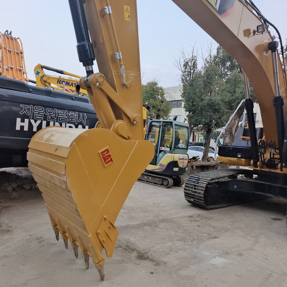 CAT 330D2L - Kettenbagger: das Bild 3 CAT 330D2L - Kettenbagger: das Bild 3