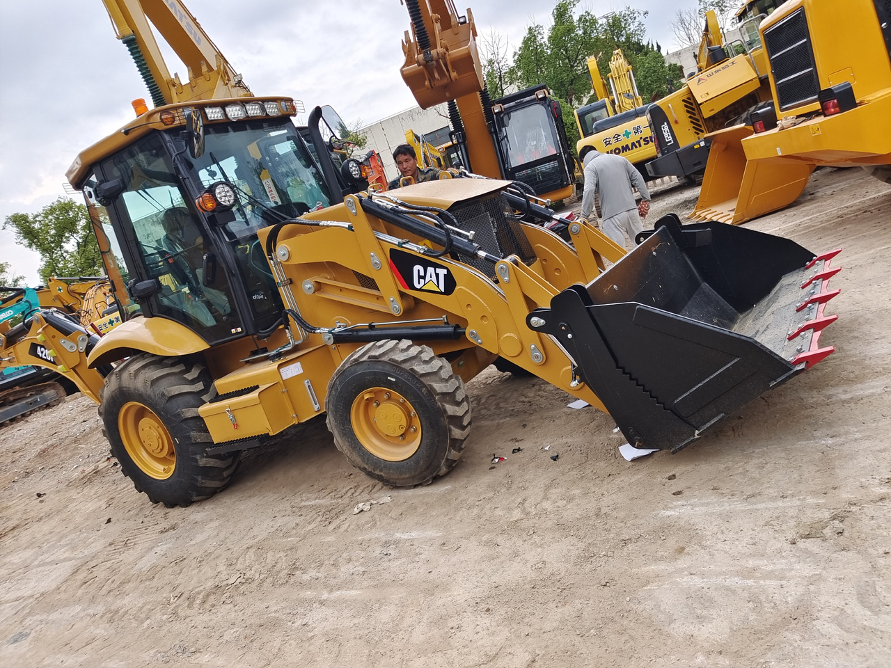 CAT 420F BRAND NEW - Baggerlader: das Bild 4 CAT 420F BRAND NEW - Baggerlader: das Bild 4