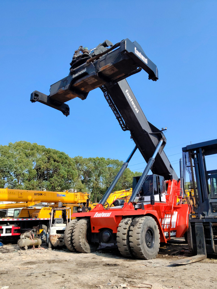 FANTUZZI CS45KM - Reach stacker: das Bild 4 FANTUZZI CS45KM - Reach stacker: das Bild 4