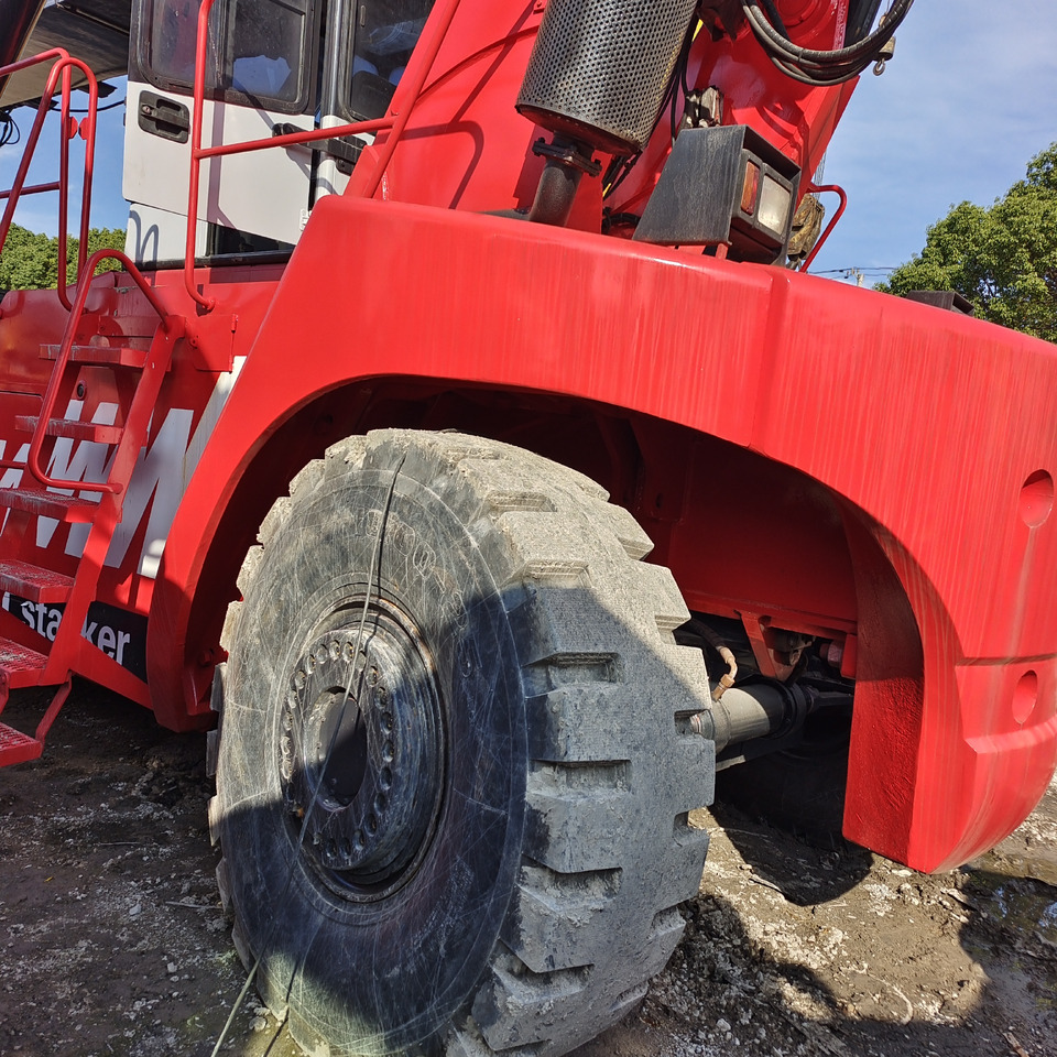 FANTUZZI CS45KMHD 45 TON - Reach stacker: das Bild 3 FANTUZZI CS45KMHD 45 TON - Reach stacker: das Bild 3