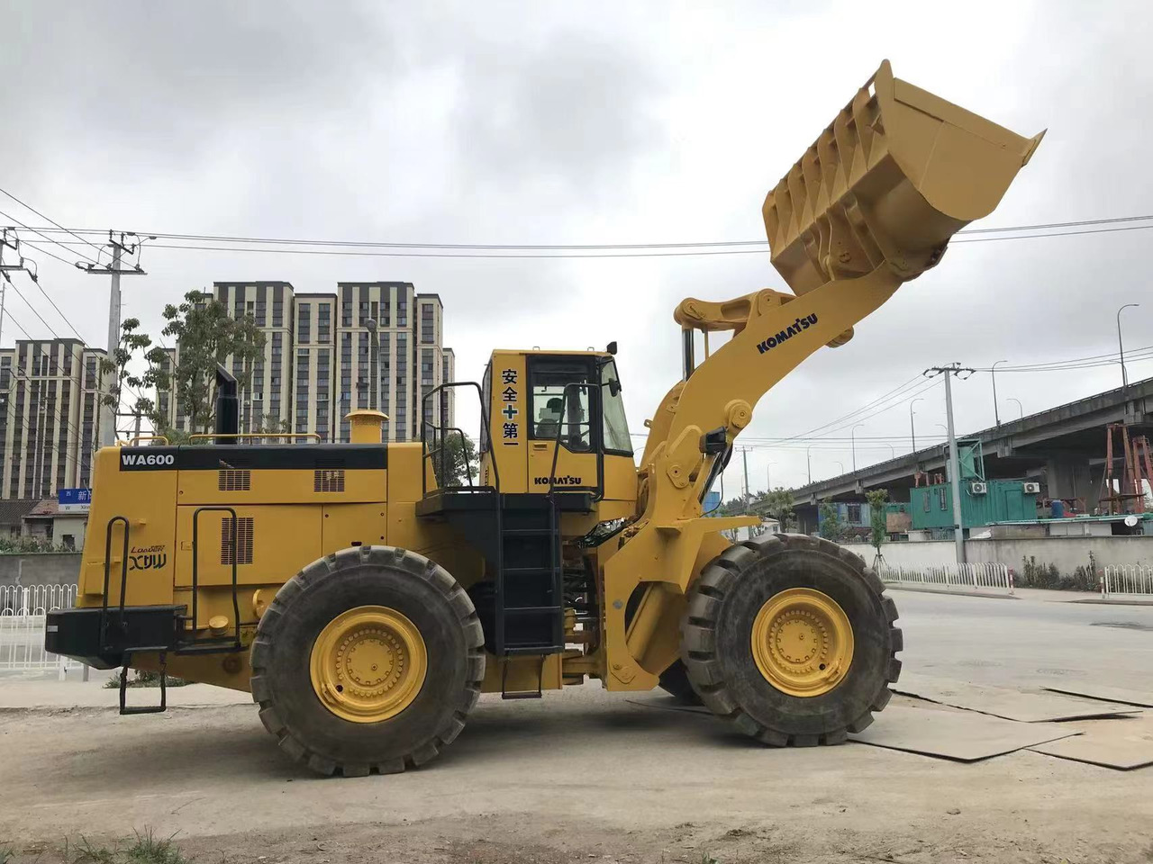 KOMATSU WA600-6 - Radlader: das Bild 1 KOMATSU WA600-6 - Radlader: das Bild 1
