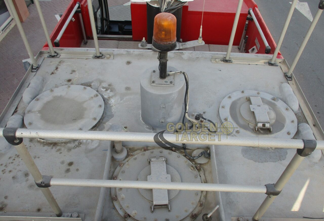 Feuerwehrfahrzeug Reynold Boughton Barracuda 4x4 Airport Fire Truck: das Bild 15 Feuerwehrfahrzeug Reynold Boughton Barracuda 4x4 Airport Fire Truck: das Bild 15