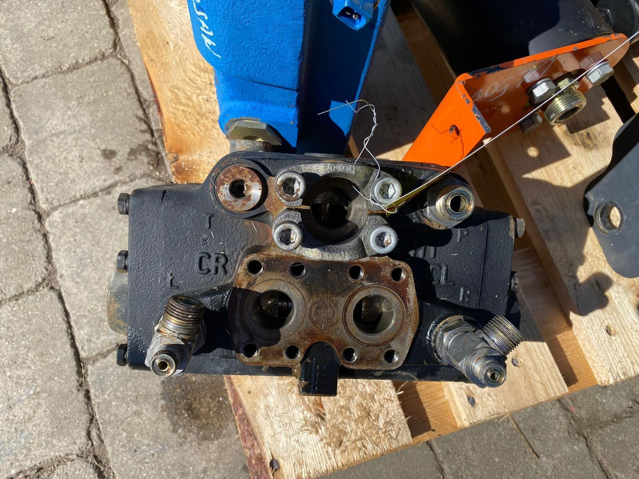 Doosan DL 500 - Hydraulik ventil für Baumaschine: das Bild 5 Doosan DL 500 - Hydraulik ventil für Baumaschine: das Bild 5