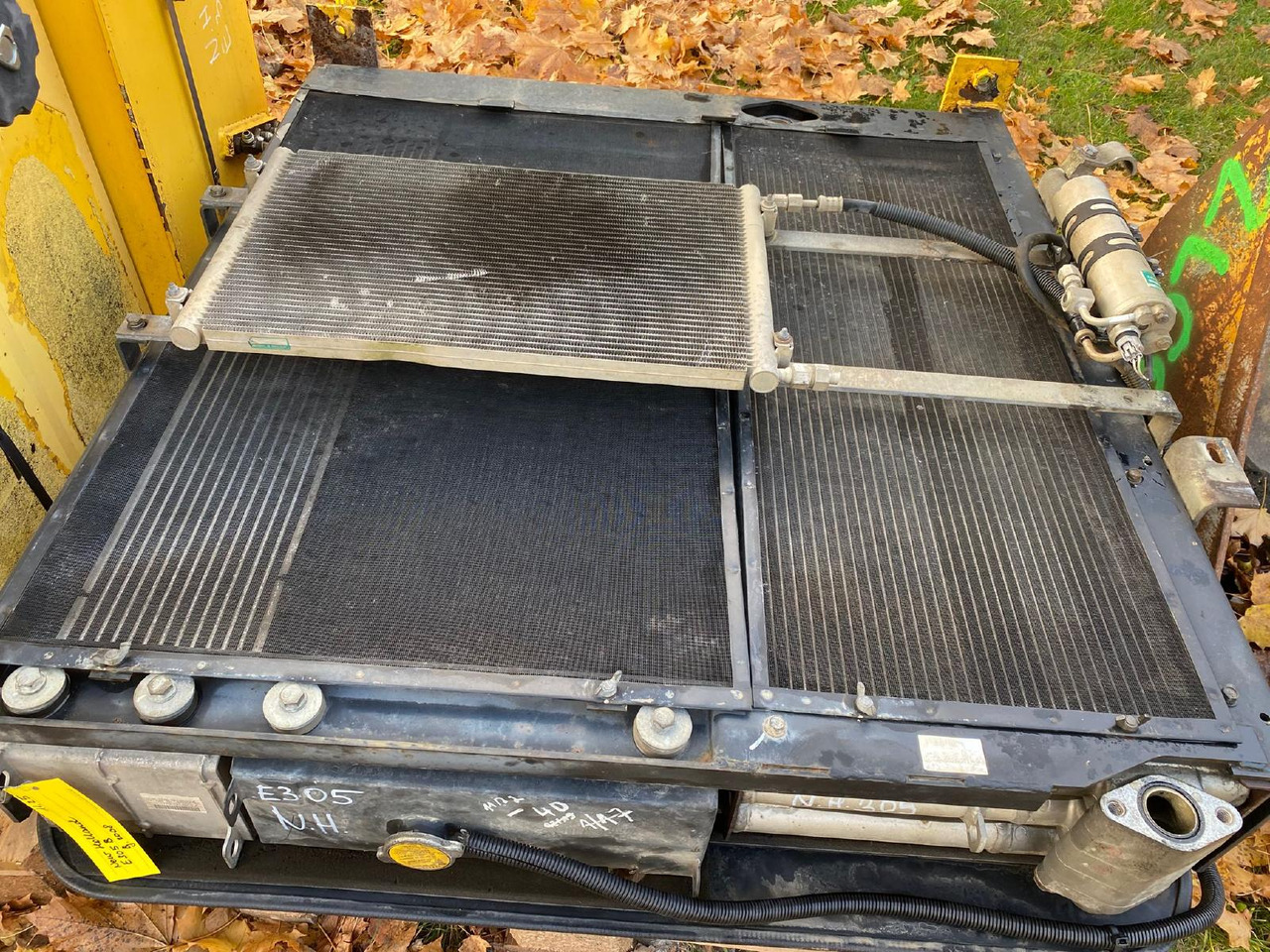 Holland E 305 - Kühlsystem für Baumaschine: das Bild 2 Holland E 305 - Kühlsystem für Baumaschine: das Bild 2