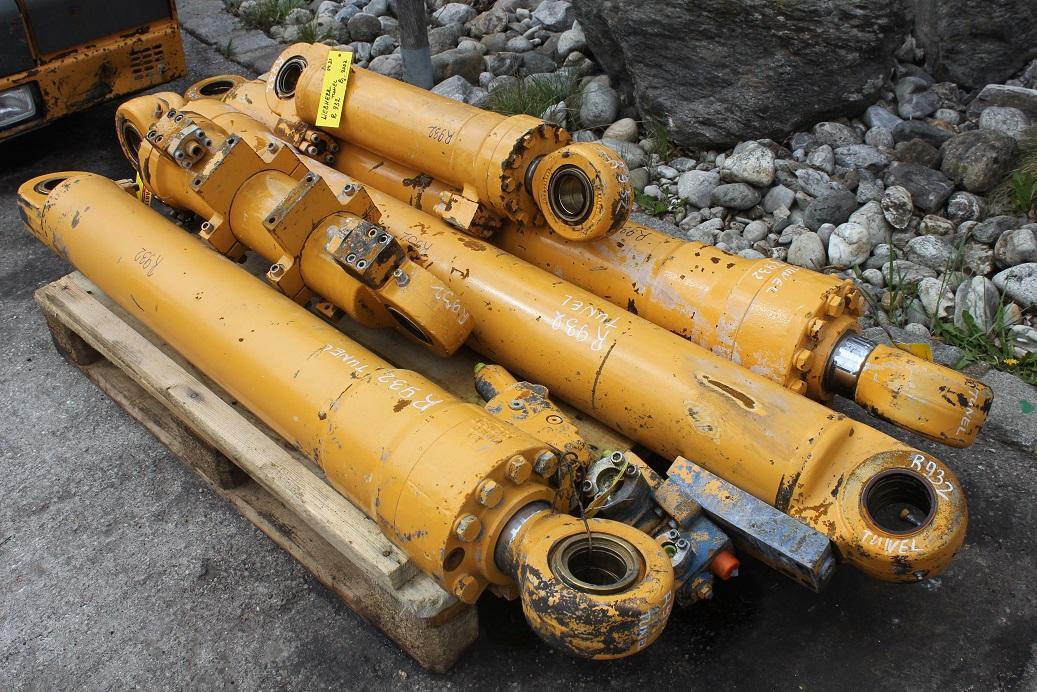 Liebherr R 932 LIT Tunnel - Hydraulikzylinder für Baumaschine: das Bild 3 Liebherr R 932 LIT Tunnel - Hydraulikzylinder für Baumaschine: das Bild 3