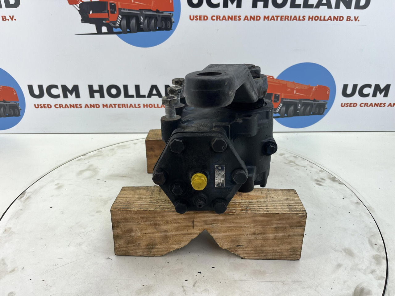 ZF LTM 1070 4.2 Steering box - Lenkgetriebe für Mobilkran: das Bild 4 ZF LTM 1070 4.2 Steering box - Lenkgetriebe für Mobilkran: das Bild 4