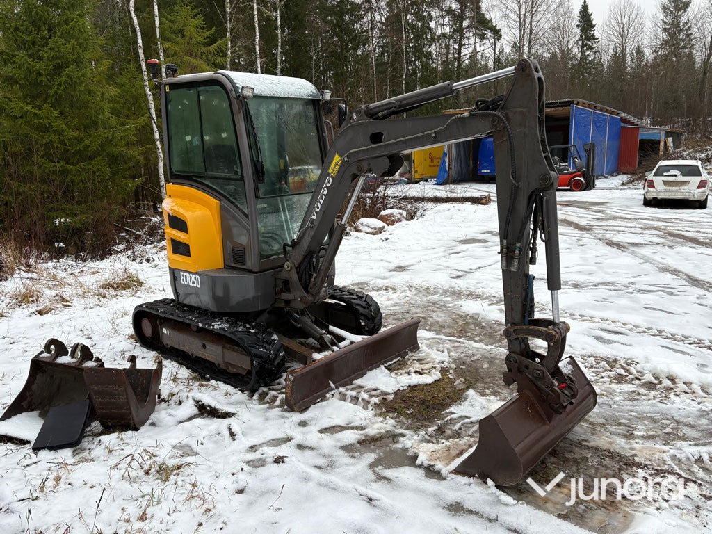 Grävmaskin - Volvo ECR25D, inkl. redskap - Minibagger: das Bild 1 Grävmaskin - Volvo ECR25D, inkl. redskap - Minibagger: das Bild 1