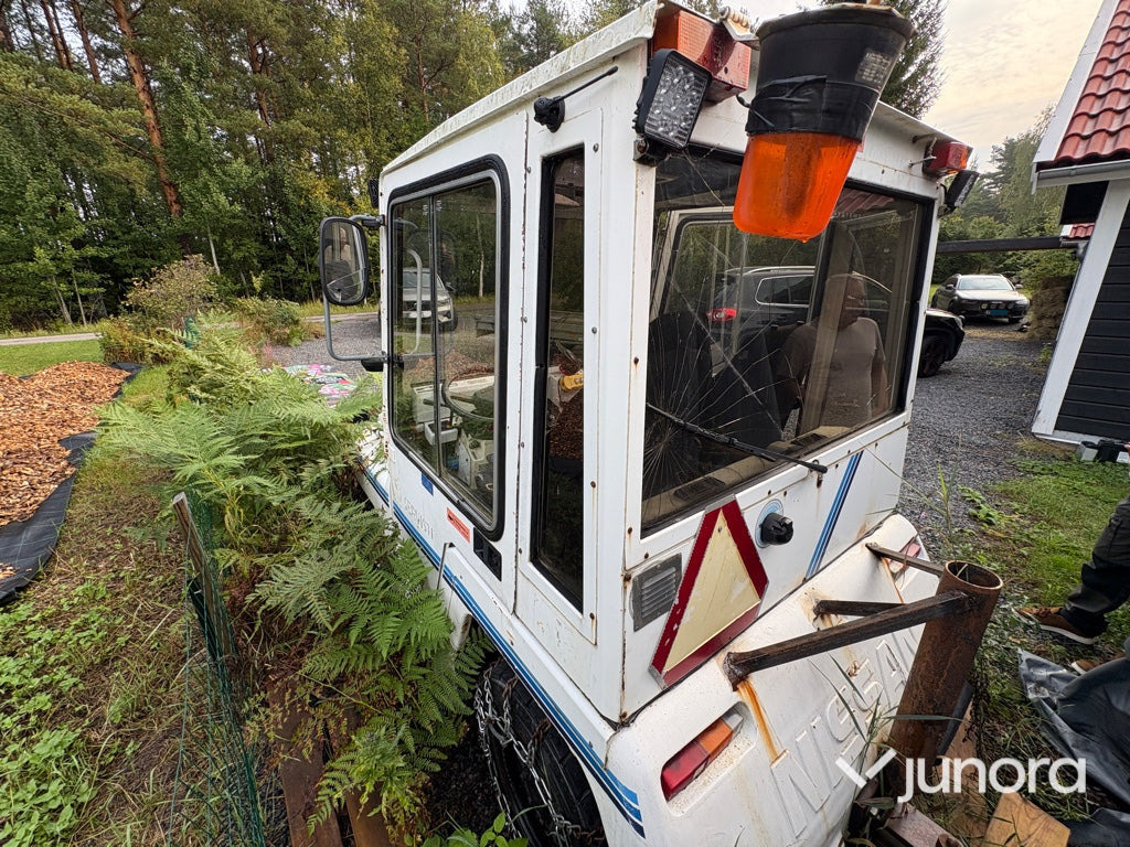 Plogbil - Bagagetruck - Gepäckschlepper: das Bild 2 Plogbil - Bagagetruck - Gepäckschlepper: das Bild 2