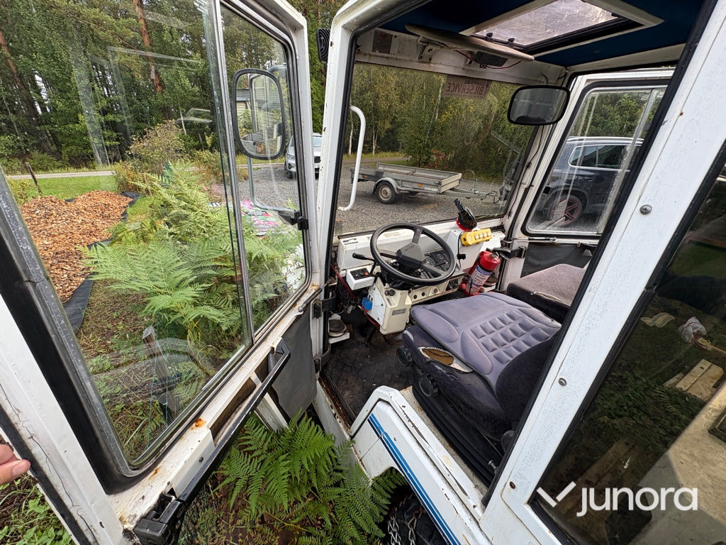 Plogbil - Bagagetruck - Gepäckschlepper: das Bild 5 Plogbil - Bagagetruck - Gepäckschlepper: das Bild 5