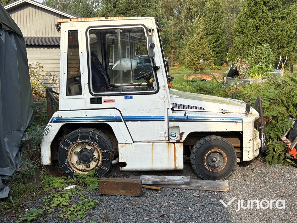 Plogbil - Bagagetruck - Gepäckschlepper: das Bild 1 Plogbil - Bagagetruck - Gepäckschlepper: das Bild 1