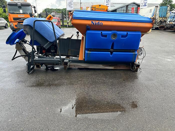 Nido Stratos B20-24 VCLN-490 - Salzstreuer: das Bild 2 Nido Stratos B20-24 VCLN-490 - Salzstreuer: das Bild 2