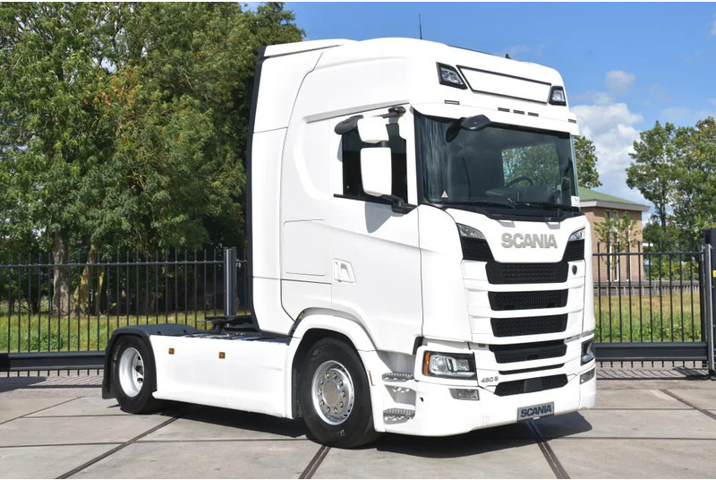 Scania S450 NGS 4x2 - RETARDER - 709 TKM - PARK. AIRCO - LEATHER SEATS - 2 x FUEL TANKS - LED LIGHTS - TOP CONDITION - - Sattelzugmaschine: das Bild 1 Scania S450 NGS 4x2 - RETARDER - 709 TKM - PARK. AIRCO - LEATHER SEATS - 2 x FUEL TANKS - LED LIGHTS - TOP CONDITION - - Sattelzugmaschine: das Bild 1