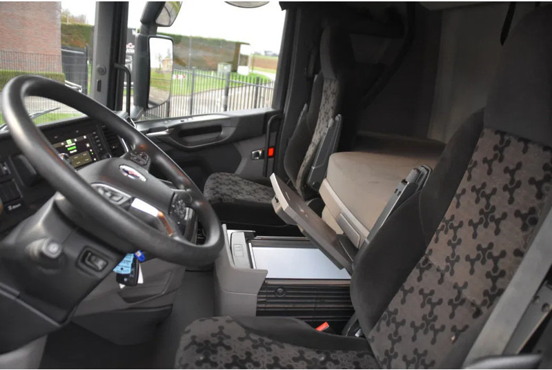 Scania S450 NGS 4x2NB - FULL AIR - 674 TKM - RETARDER - PARK. AIRCO - NAVI - 2 x FUEL TANKS - LED - - Sattelzugmaschine: das Bild 5 Scania S450 NGS 4x2NB - FULL AIR - 674 TKM - RETARDER - PARK. AIRCO - NAVI - 2 x FUEL TANKS - LED - - Sattelzugmaschine: das Bild 5