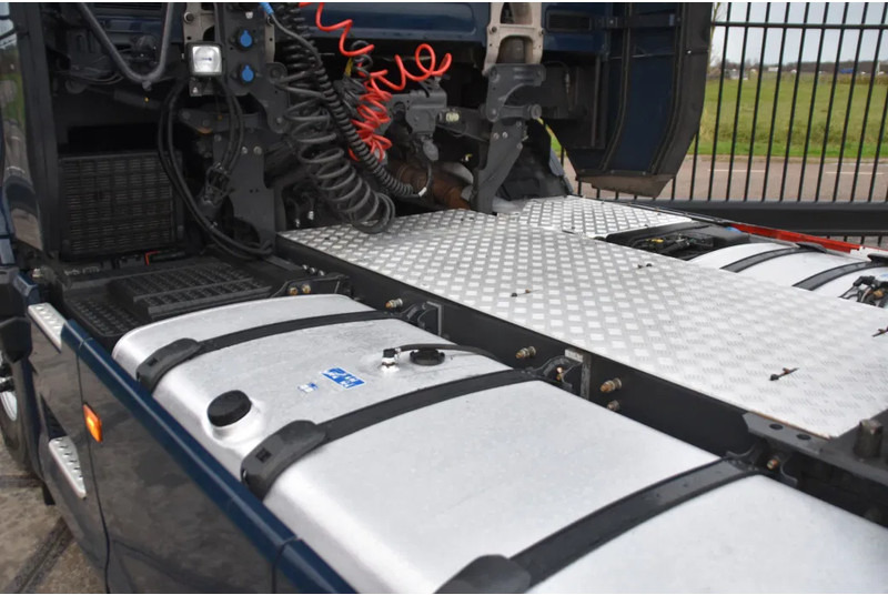 Scania S450 NGS 4x2NB - FULL AIR - 674 TKM - RETARDER - PARK. AIRCO - NAVI - 2 x FUEL TANKS - LED - - Sattelzugmaschine: das Bild 4 Scania S450 NGS 4x2NB - FULL AIR - 674 TKM - RETARDER - PARK. AIRCO - NAVI - 2 x FUEL TANKS - LED - - Sattelzugmaschine: das Bild 4