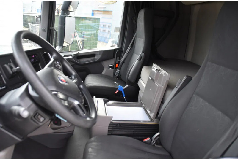 Scania S450 NGS 4x2NB - FULL AIR - 858 TKM - RETARDER - PARK. AIRCO - 2 x FUEL TANKS - TOP CONDITION - - Sattelzugmaschine: das Bild 5 Scania S450 NGS 4x2NB - FULL AIR - 858 TKM - RETARDER - PARK. AIRCO - 2 x FUEL TANKS - TOP CONDITION - - Sattelzugmaschine: das Bild 5