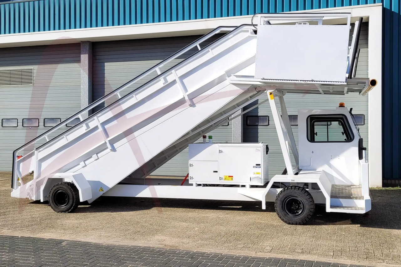 EINSA EDU-A - Passagiertreppe: das Bild 1 EINSA EDU-A - Passagiertreppe: das Bild 1