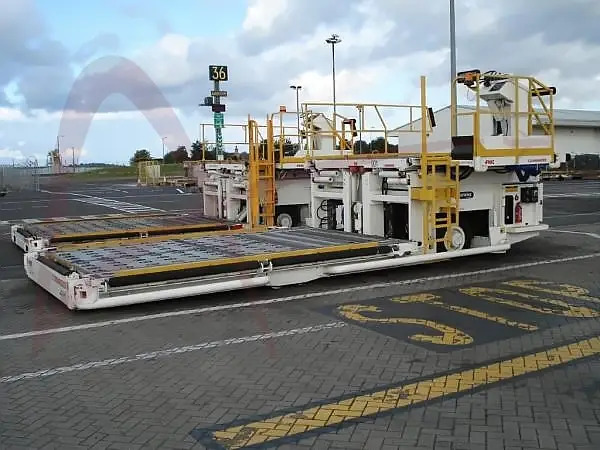 FMC COMMANDER 15S - Flugzeuglader: das Bild 1 FMC COMMANDER 15S - Flugzeuglader: das Bild 1