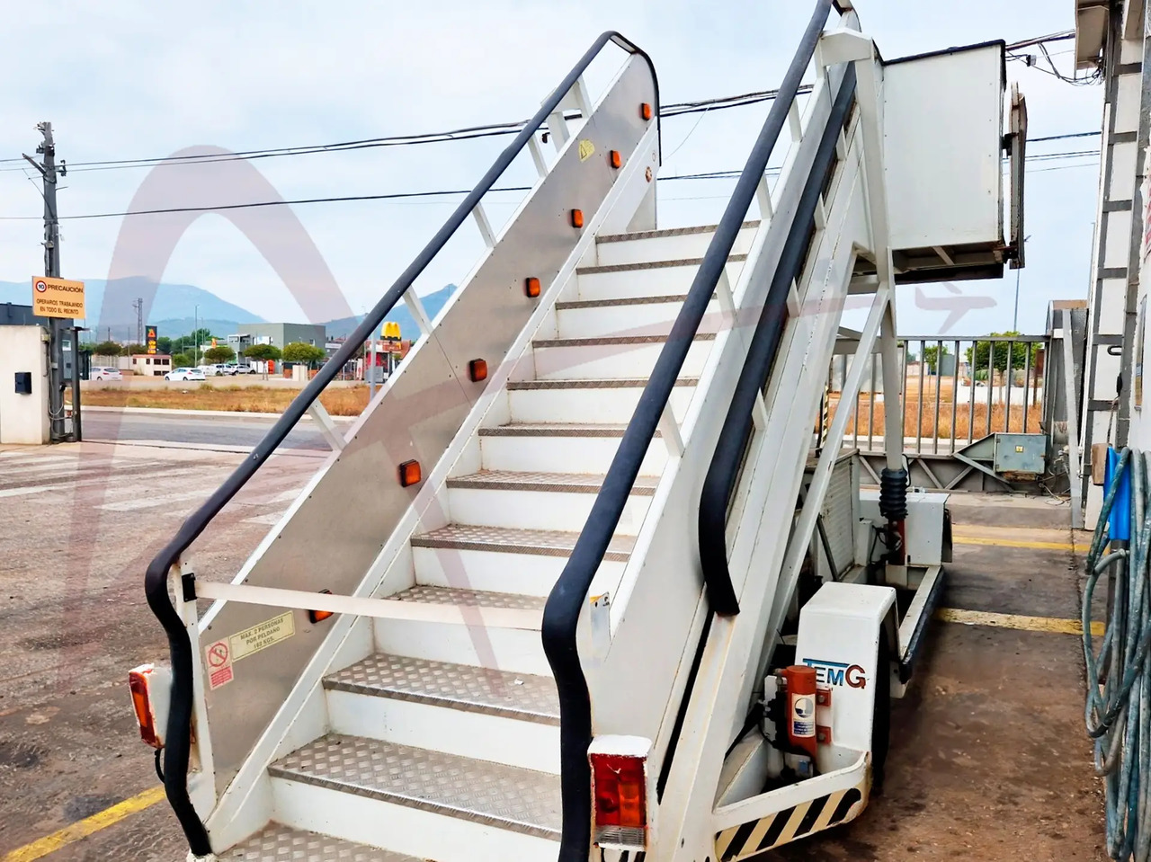 TEMG TG-2244 - Passagiertreppe: das Bild 2 TEMG TG-2244 - Passagiertreppe: das Bild 2