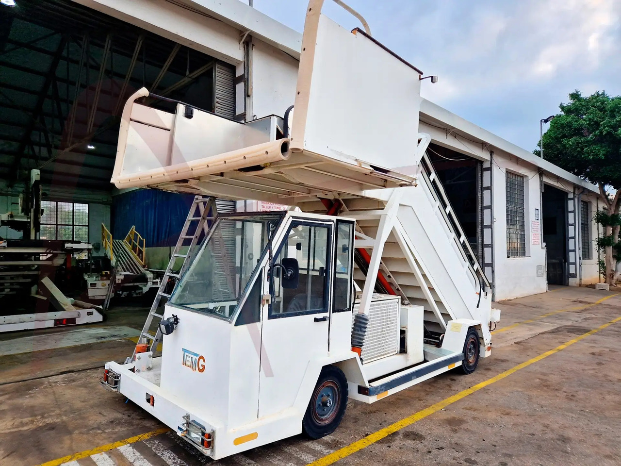 TEMG TG-2244 - Passagiertreppe: das Bild 1 TEMG TG-2244 - Passagiertreppe: das Bild 1