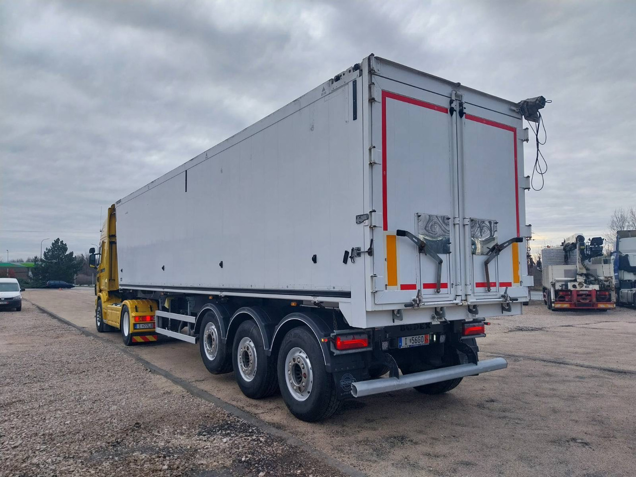 BODEX 55m3 - Kipper Auflieger: das Bild 1 BODEX 55m3 - Kipper Auflieger: das Bild 1