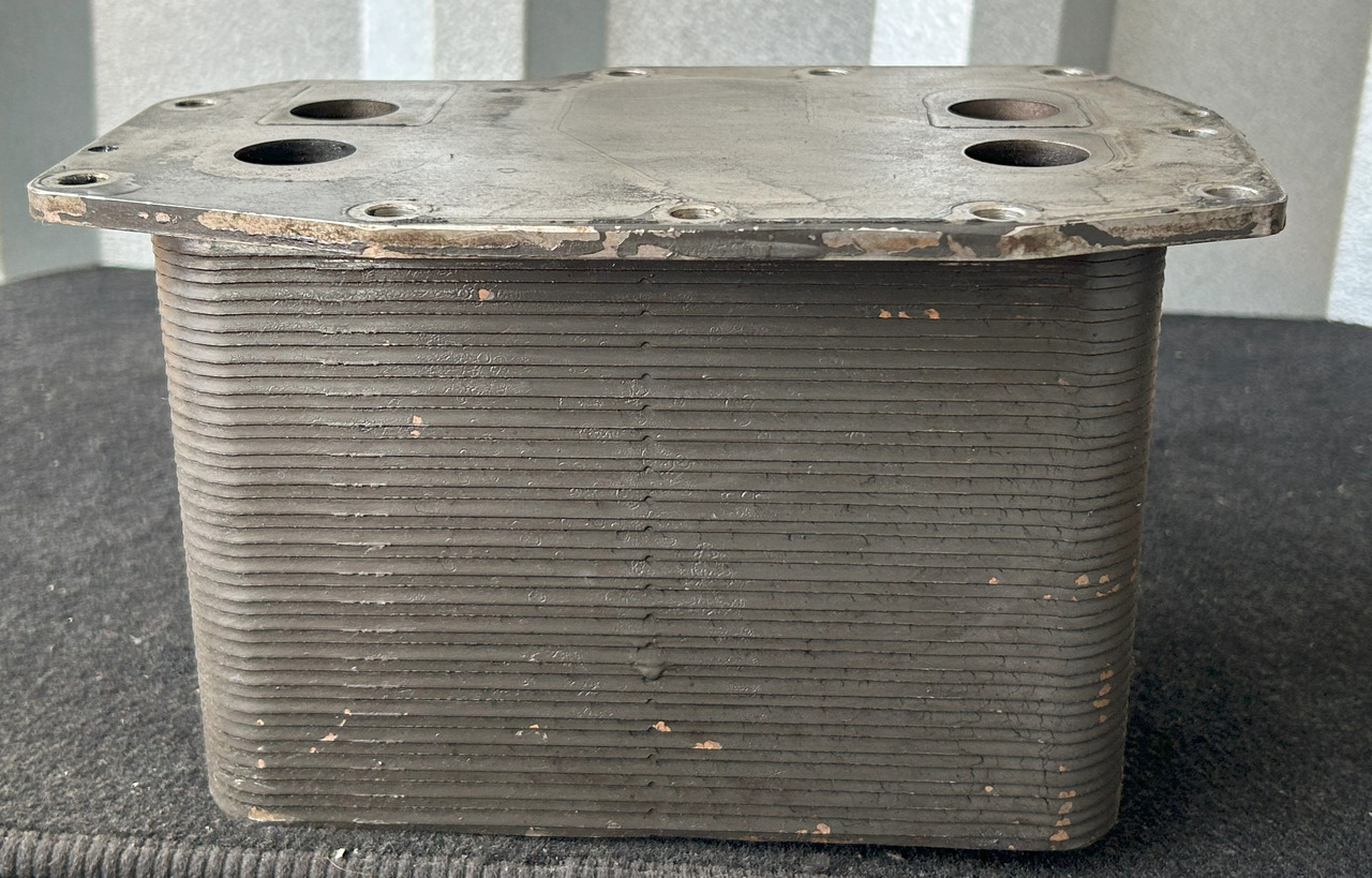 DAF XF 106 MX-11 44 OIL COOLER - Ölkühler: das Bild 3 DAF XF 106 MX-11 44 OIL COOLER - Ölkühler: das Bild 3