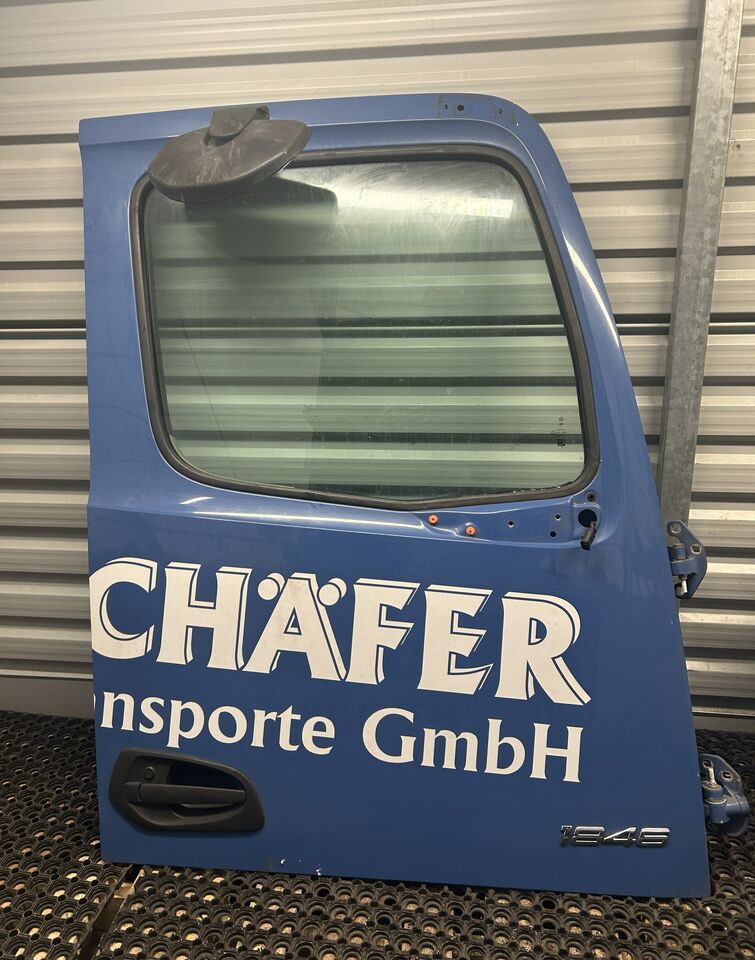 MERCEDES ACTROS MP4 DOOR RIGHT EITH RAMP MIRROR - Tür und Teile: das Bild 1 MERCEDES ACTROS MP4 DOOR RIGHT EITH RAMP MIRROR - Tür und Teile: das Bild 1
