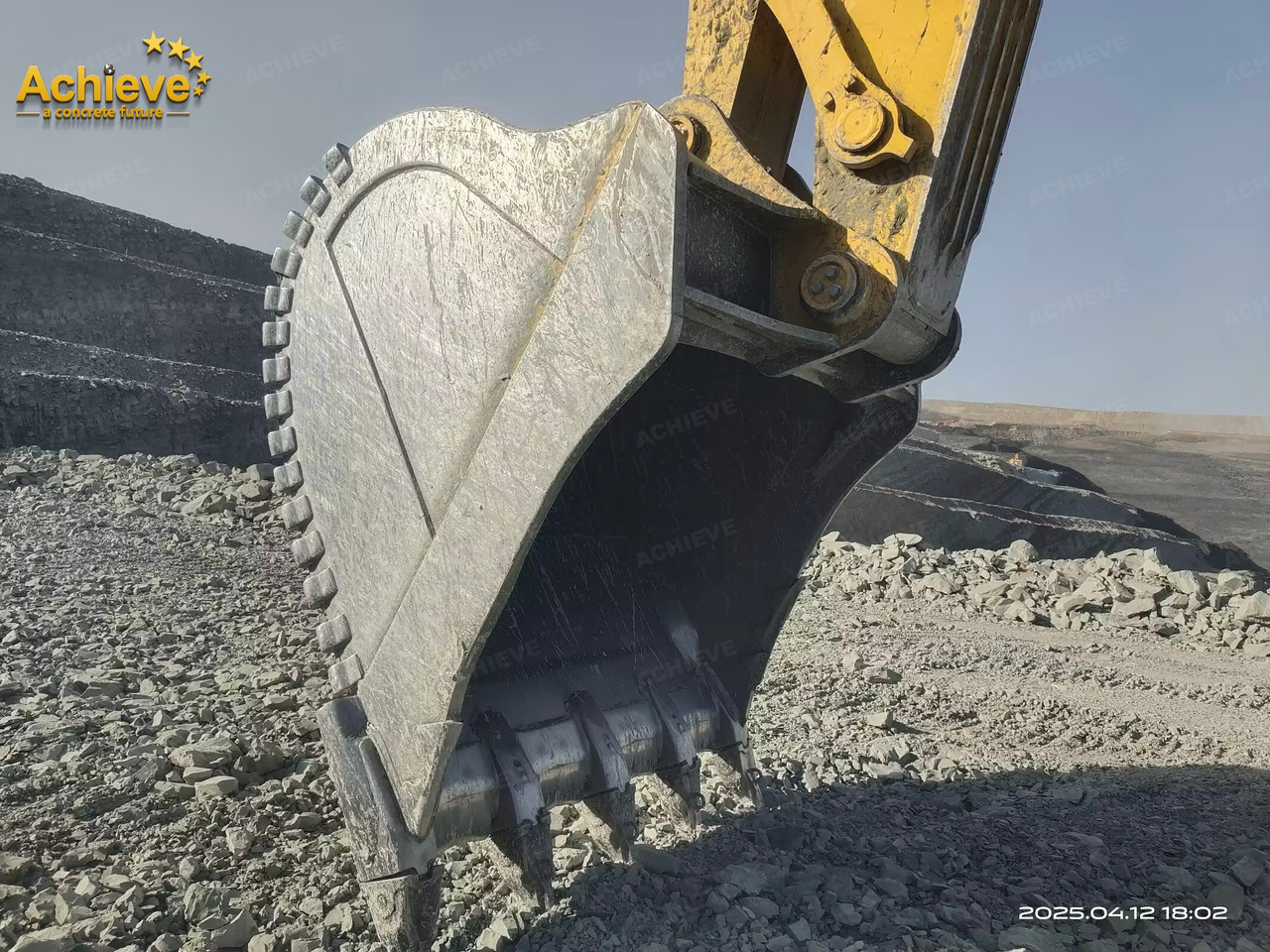 Komatsu 【ACHIEVE】TOP CONDITION!!! PC1250-11R 2023 4500h Horsepower (HP) 758 HP @ 1,800 rpm Operating weight (lbs) 269,300 - 272,600 Bucket Capacity (yd3) 5.3-9.5 - Kettenbagger: das Bild 5 Komatsu 【ACHIEVE】TOP CONDITION!!! PC1250-11R 2023 4500h Horsepower (HP) 758 HP @ 1,800 rpm Operating weight (lbs) 269,300 - 272,600 Bucket Capacity (yd3) 5.3-9.5 - Kettenbagger: das Bild 5