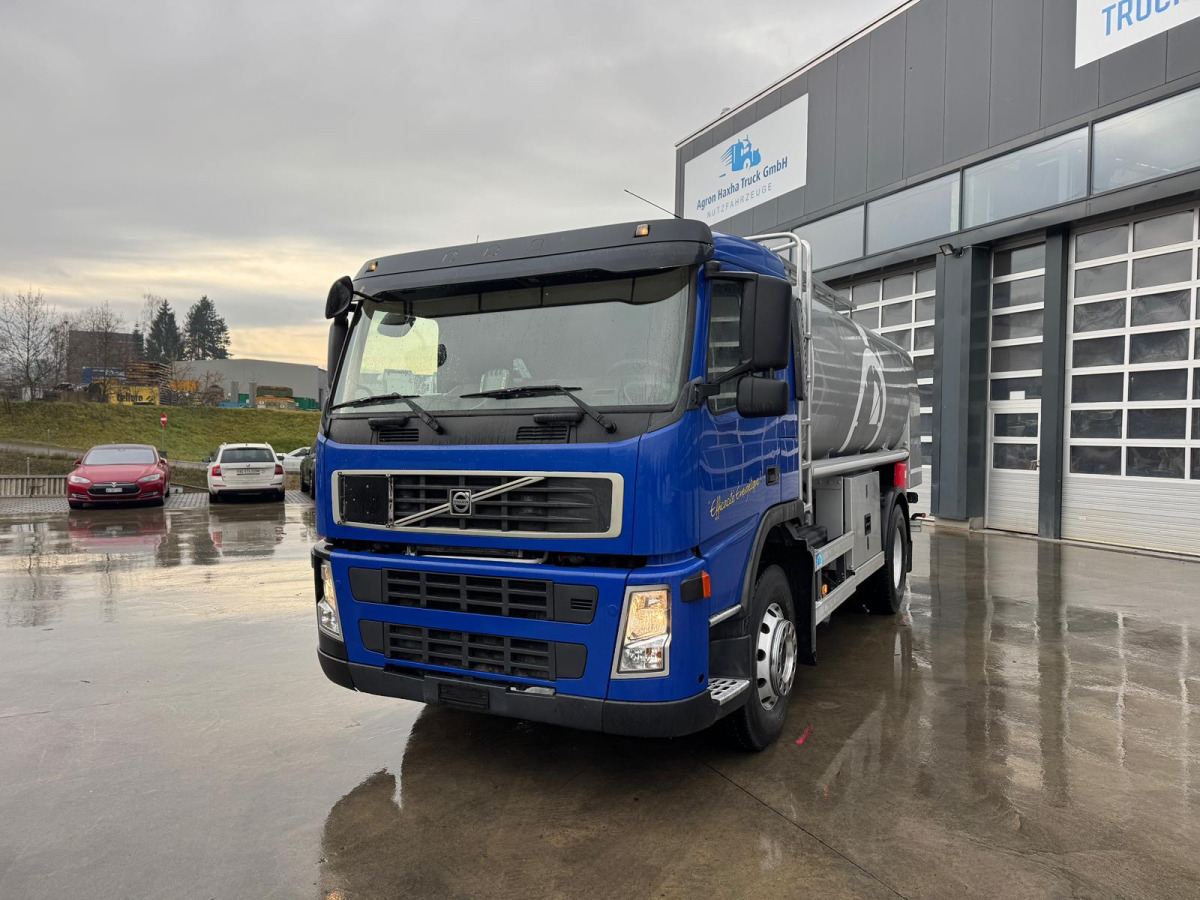 VOLVO FM-440 4x2 Tankwagen 13'500L - Tankwagen: das Bild 1 VOLVO FM-440 4x2 Tankwagen 13'500L - Tankwagen: das Bild 1