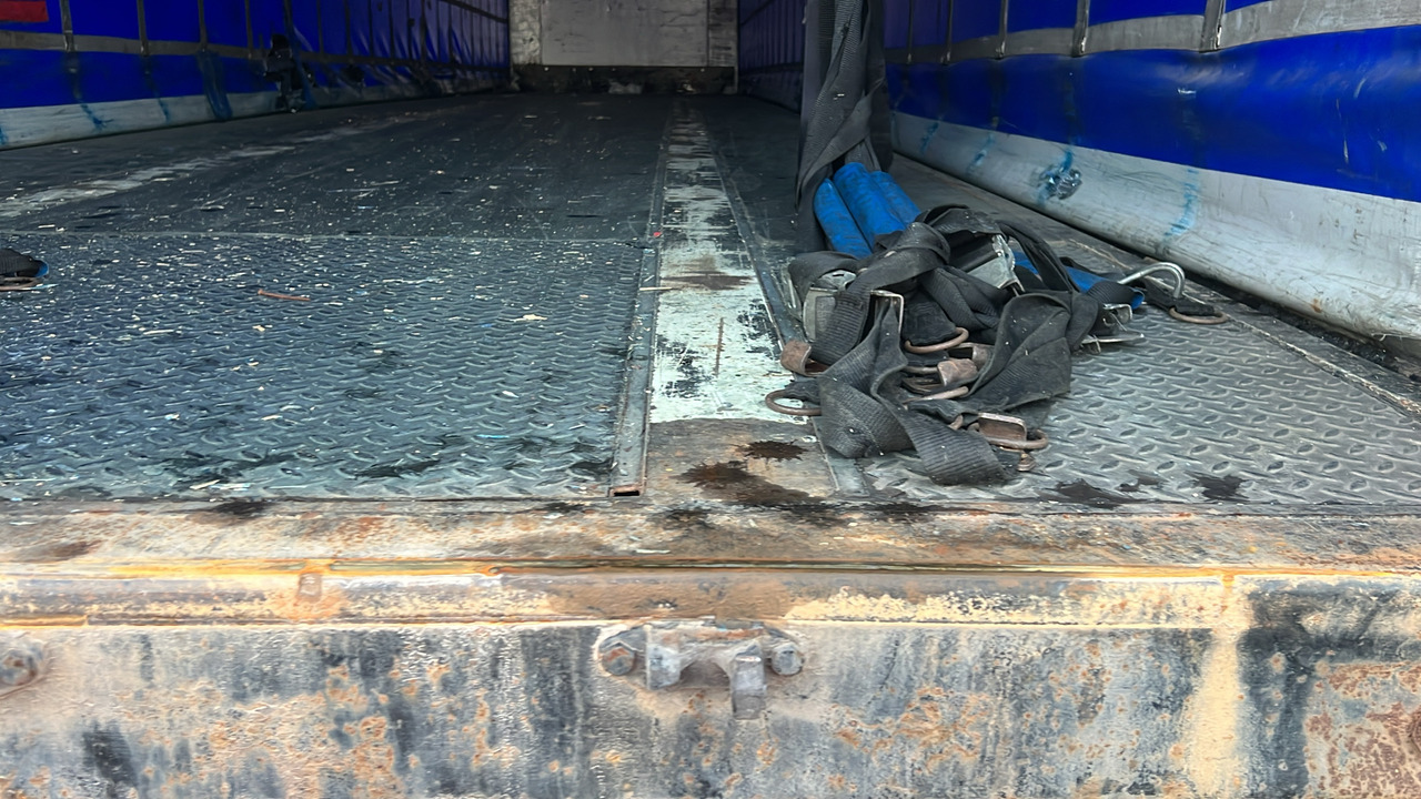 MONTRACON CURTAINSIDE - Anhänger: das Bild 2 MONTRACON CURTAINSIDE - Anhänger: das Bild 2