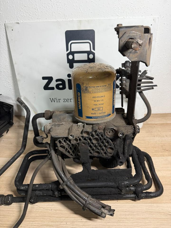 Mercedes KNORR-BREMSE Lufttrockner A0014460464 K078213 - Andere Technik: das Bild 1 Mercedes KNORR-BREMSE Lufttrockner A0014460464 K078213 - Andere Technik: das Bild 1