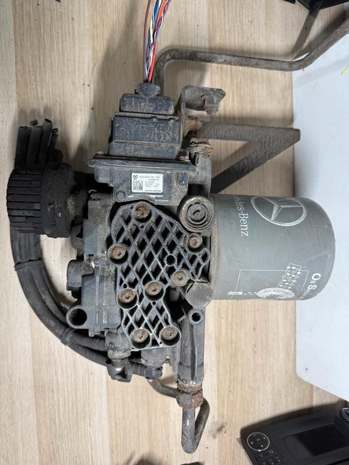 Mercedes KNORR-BREMSE Lufttrockner A0014461764 K102143 - Andere Technik: das Bild 3 Mercedes KNORR-BREMSE Lufttrockner A0014461764 K102143 - Andere Technik: das Bild 3