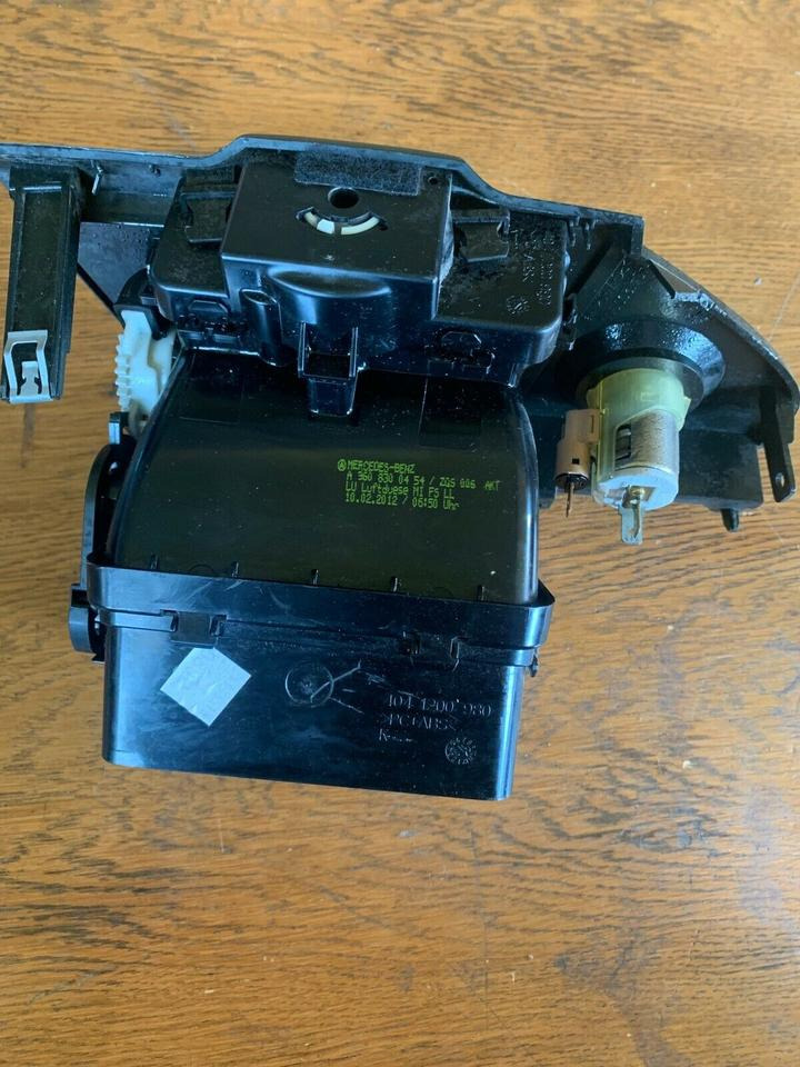 Mercedes Actros MP4 Luftdüse A 960 830 04 54 - Ersatzteile: das Bild 3 Mercedes Actros MP4 Luftdüse A 960 830 04 54 - Ersatzteile: das Bild 3