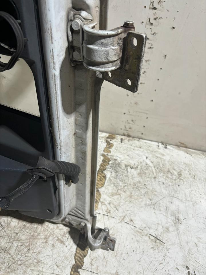 IVECO Euro Cargo Fahrertür, weiß,Spiegel&Verkleidung LN 19 - Tür und Teile für LKW: das Bild 4 IVECO Euro Cargo Fahrertür, weiß,Spiegel&Verkleidung LN 19 - Tür und Teile für LKW: das Bild 4